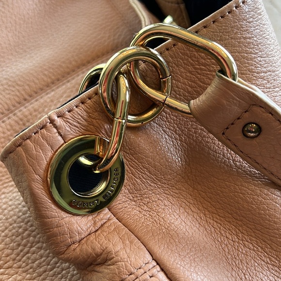 Tommy Hilfiger Blush Leather Hobo - Picture 2 of 5